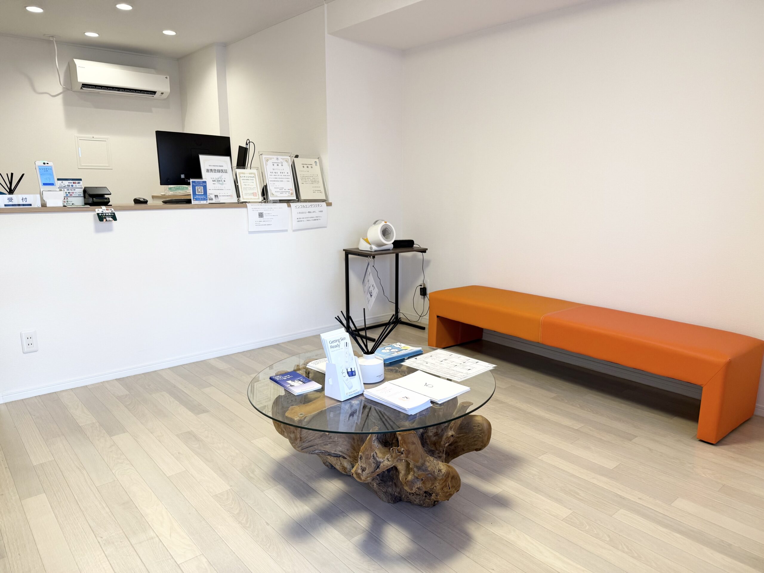受付と待合室